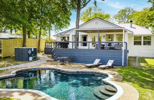Mabank House | Lakefront w/pool, private dock & fire pit