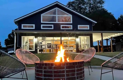 Mount Pleasant House | Lakehouse on Lake Bob Sandlin