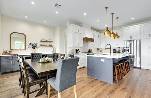 Spicewood House | Lakeshore Splendor- Lakefront + Dock!