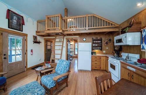 Ore City Cottage | Lakeside Cottage - Pool, Hot Tub & Lake Views - Lake O’ the Pines