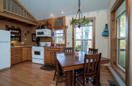 Ore City Cottage | Lakeside Cottage - Pool, Hot Tub & Lake Views - Lake O’ the Pines