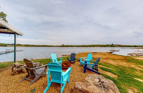 Bowie House | Lakeside dog-friendly retreat with covered patio
