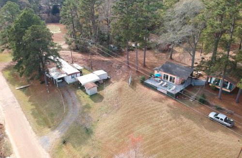 Pleasure Island House | Lakeside Pleasure Island Cabin w/Deck & Gas Grill