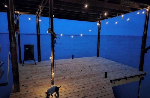 Quinlan House | Lakeside Retreat, Hot Tub and Private Fishing Deck
