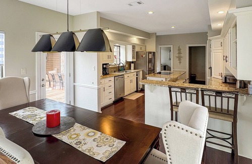 Lakeway House | Lakeway Family Home | Movie Projector | Hot Tub