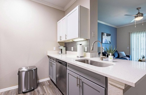 Webster Apartment | Landing | Amazing 1BD, Gym