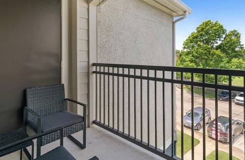 Webster Apartment | Landing | Amazing 1BD, Clubhouse