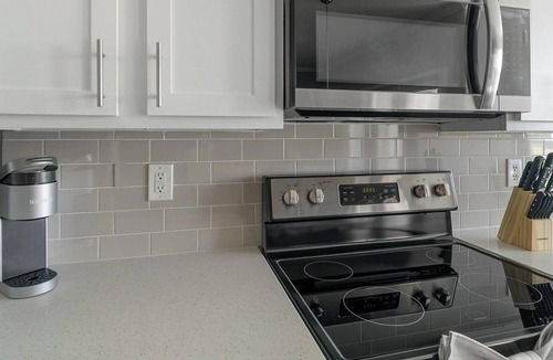 Webster Apartment | Landing | Amazing 1BD, Clubhouse