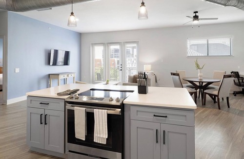 Dallas Design District Apartment | Landing | Amazing 2BD, Gym, Clubhouse