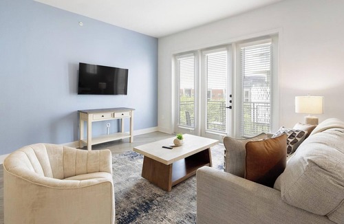 Dallas Design District Apartment | Landing | Amazing 2BD, Gym, Clubhouse