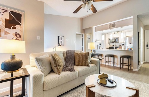 North Arlington Apartment | Landing Apartments Near AT&T Stadium & Six Flags
