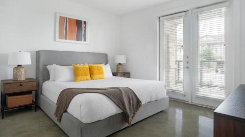 Austin Apartment | Landing Apartments - The Artesian at Bee Cave