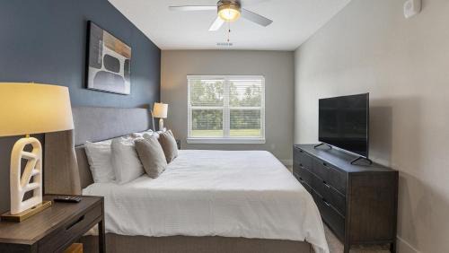 Wetmore Apartment | Landing at La Tierna - 2 Bedrooms in Northwest Side