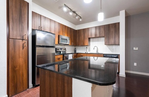 Terrell Heights Apartment | Landing at Republic at Alamo Heights - 2 Bedrooms in Uptown