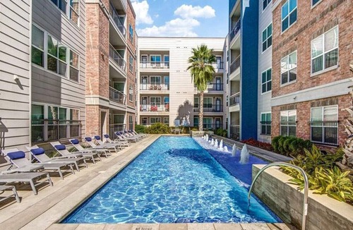 Terrell Heights Apartment | Landing at Republic at Alamo Heights - 2 Bedrooms in Uptown