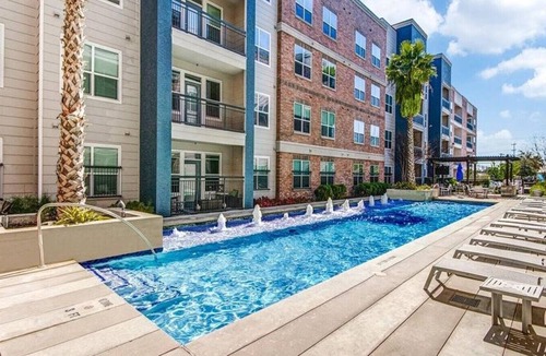 Terrell Heights Apartment | Landing at Republic at Alamo Heights - 2 Bedrooms in Uptown