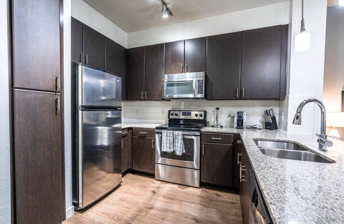 Terrell Heights Apartment | Landing at Republic at Alamo Heights - 1 Bedroom in Uptown