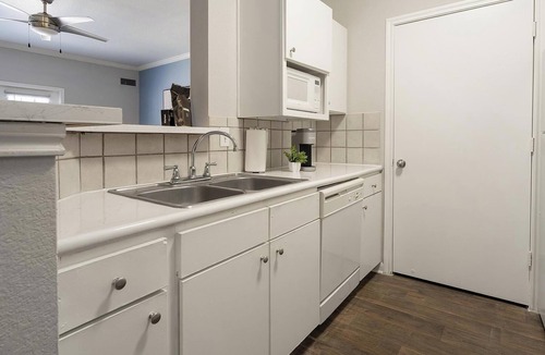 Medical Center District Apartment | Landing | Beautiful 1BD, Clubhouse, Gym