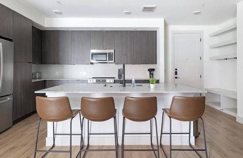 MLK Apartment | Landing | Beautiful 2BD, Game Room, Gym
