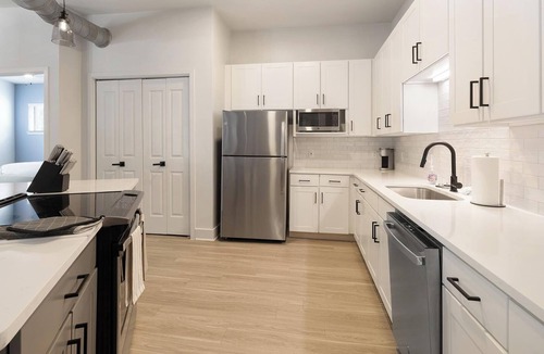 Dallas Design District Apartment | Landing | Beautiful 2BD, Pool, Gym