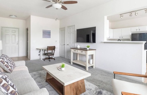 Humble Apartment | Landing | Beautiful 2BD, Pool, Yoga Studio