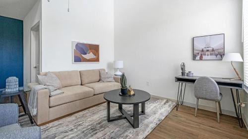 Waller Apartment | Landing Beautiful 3BD Gym Pool