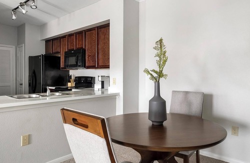 Atascocita Apartment | Landing | Chic 2BD, Clubhouse, Game Room