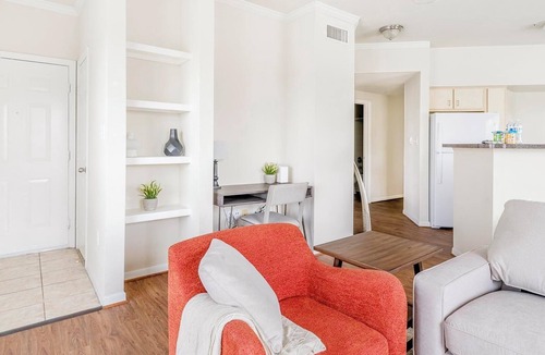 Southbelt/Ellington Apartment | Landing | Chic 2BD, Gym, Game Room