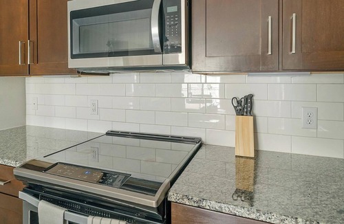 New Caney Apartment | Landing | Chic 2BD, Gym