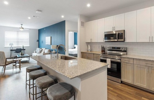 Fate Apartment | Landing | Chic 2BD, Pool, Gym