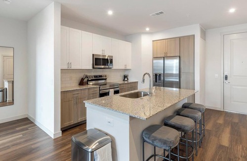 Fate Apartment | Landing | Chic 2BD, Pool, Gym