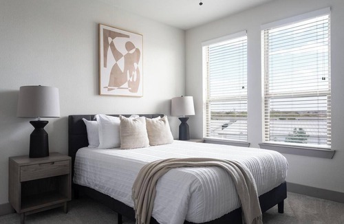 Manor Apartment | Landing | Incredible 1BD, Courtyard, Gym