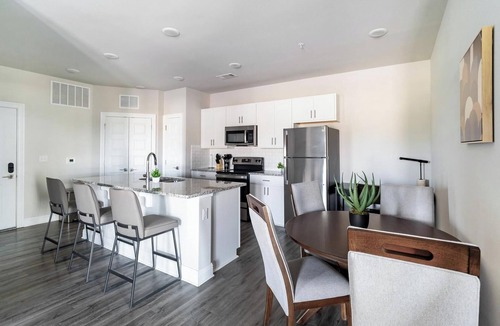 Harvey Apartment | Landing | Incredible 2BD, Gym, Clubhouse