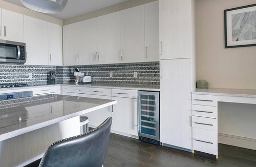 Houston Apartment | Landing | Incredible 2BD, Tennis Court, Gym