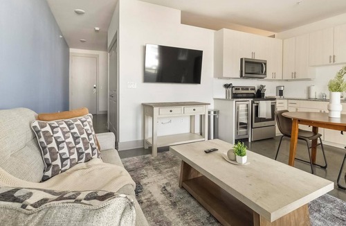 West Dallas Apartment | Landing | Incredible Studio in Kessler Park