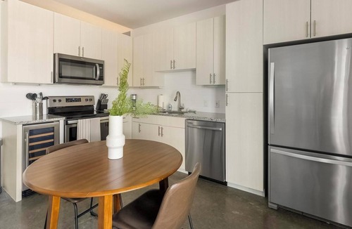 West Dallas Apartment | Landing | Incredible Studio in Kessler Park