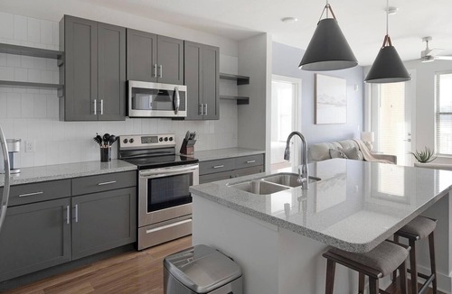 Ferndale Apartment | Landing | Incredible 2BD, Pool, Gym
