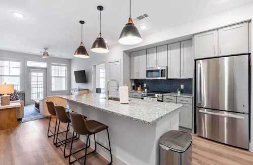 San Marcos Apartment | Landing | Modern 2BD, Clubhouse, Pool