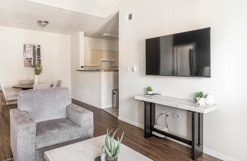 Southbelt/Ellington Apartment | Landing | Modern 2BD, Game Room, Clubhouse