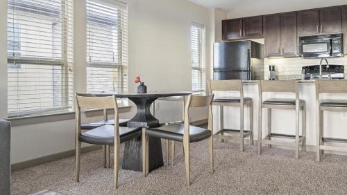Georgetown Apartment | Landing - Modern Apartment with Amazing Amenities (ID6100X66)