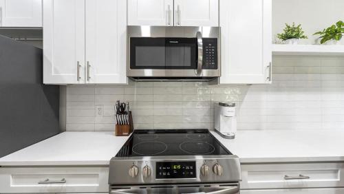 Falconhead Apartment | Landing Modern Apartment with Amazing Amenities (ID7889X93)