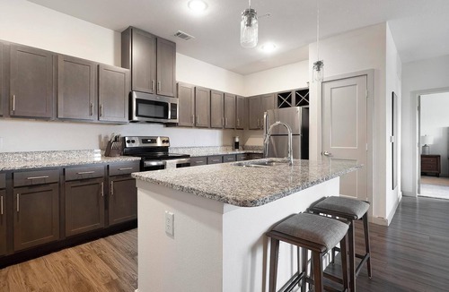 Buda Apartment | Landing Near Historic Downtown Buda