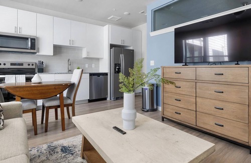 Sweetbriar Apartment | Landing | Spectacular 1BD, Pool, Gym