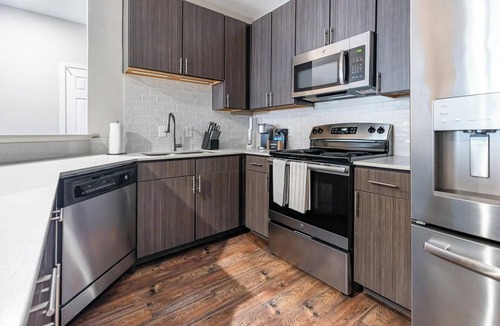 Biloxi Apartment | Landing | Spectacular 2BD, Pool, Gym