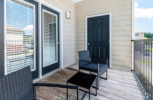 Biloxi Apartment | Landing | Spectacular 2BD, Pool, Gym