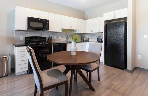 Pinch District Apartment | Landing | Stunning 1BD, Pool, Gym