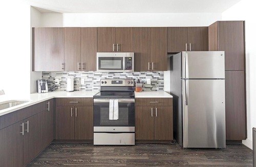 Vickery Meadow Apartment | Landing | Stunning 1BD, Pool, Gym