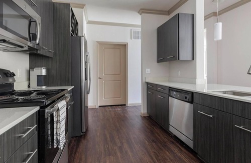 Wetmore Apartment | Landing | Stunning 2BD, Gym, Yoga Studio