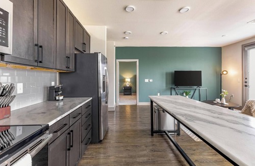 Denton Apartment | Landing | Stunning 2BD, Gym, Clubhouse