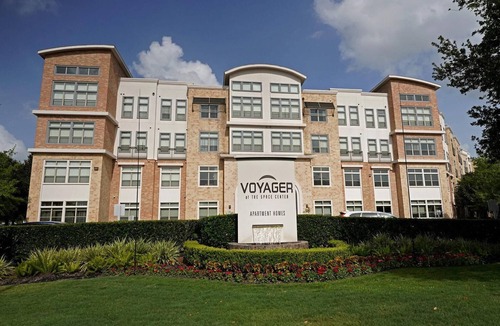 Nassau Bay Apartment | Landing | Stunning 2BD, Yoga Studio, Clubhouse